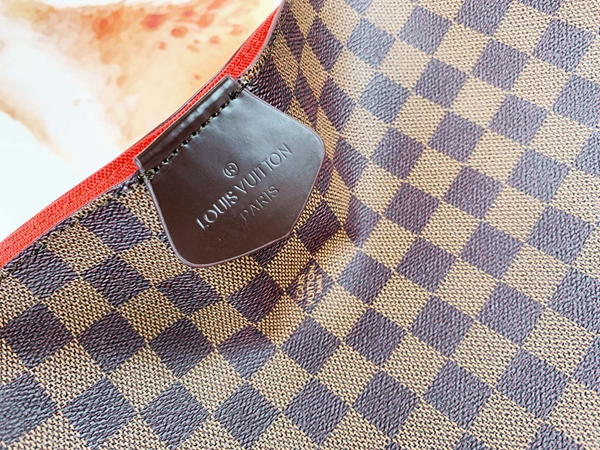 ルイヴィトンバッグ角部分ディテール